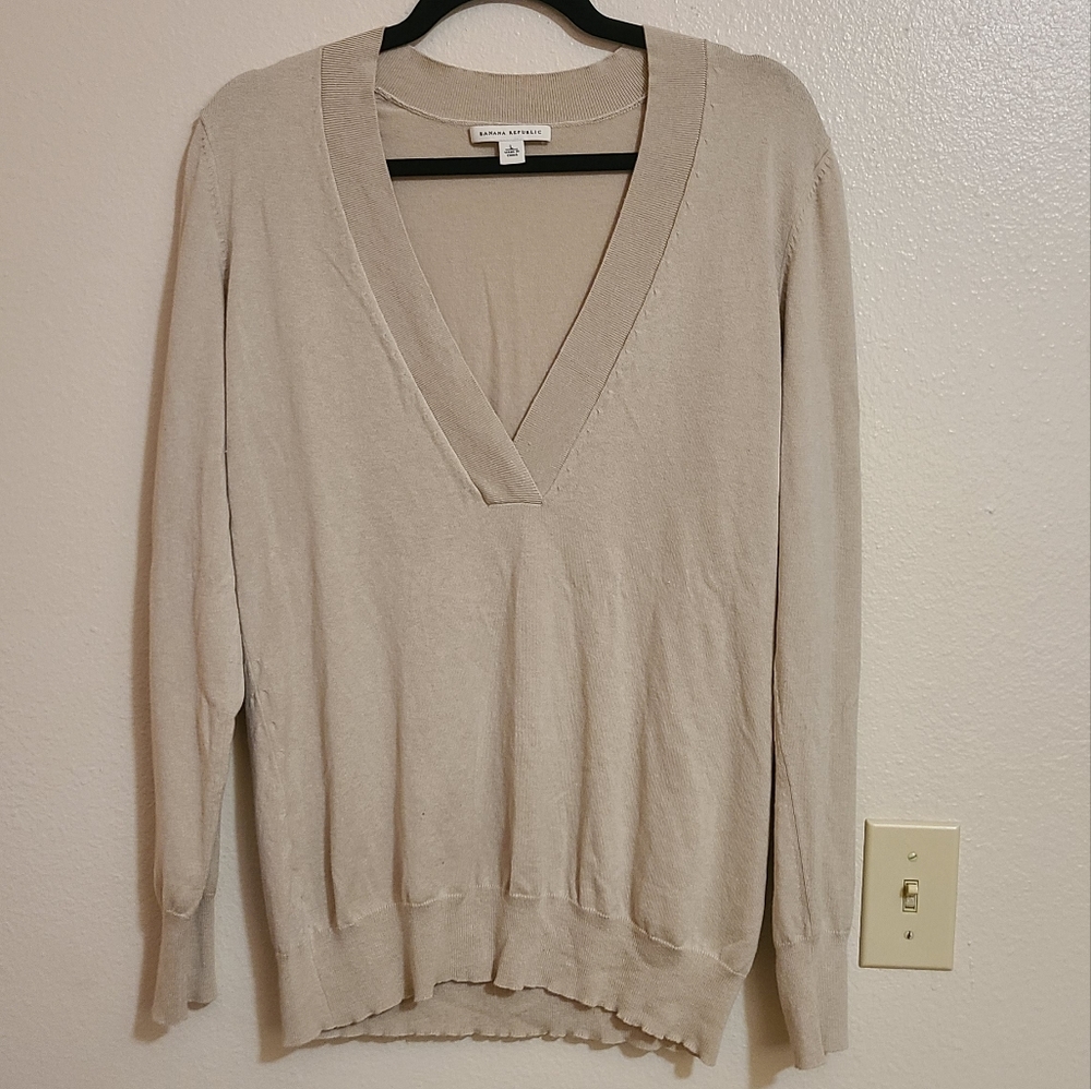 Banana Republic Cream V Neck Pullover Sweater